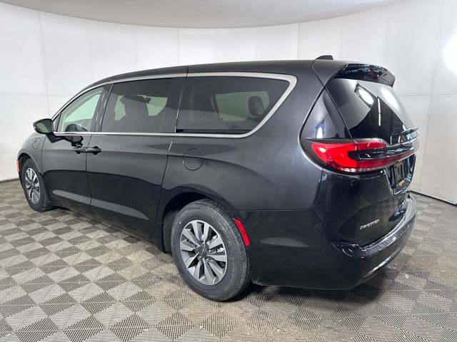 Used 2023 Chrysler Pacifica Touring-L image 5