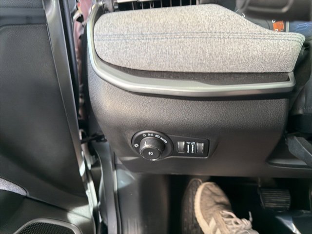 Used 2024 Jeep Compass Latitude w/ Sun and Sound Group image 21