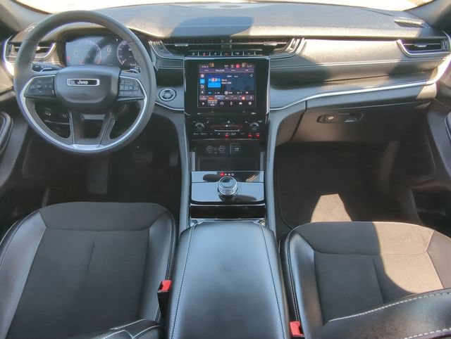 Used 2023 Jeep Grand Cherokee Altitude AWD/4WD image 22