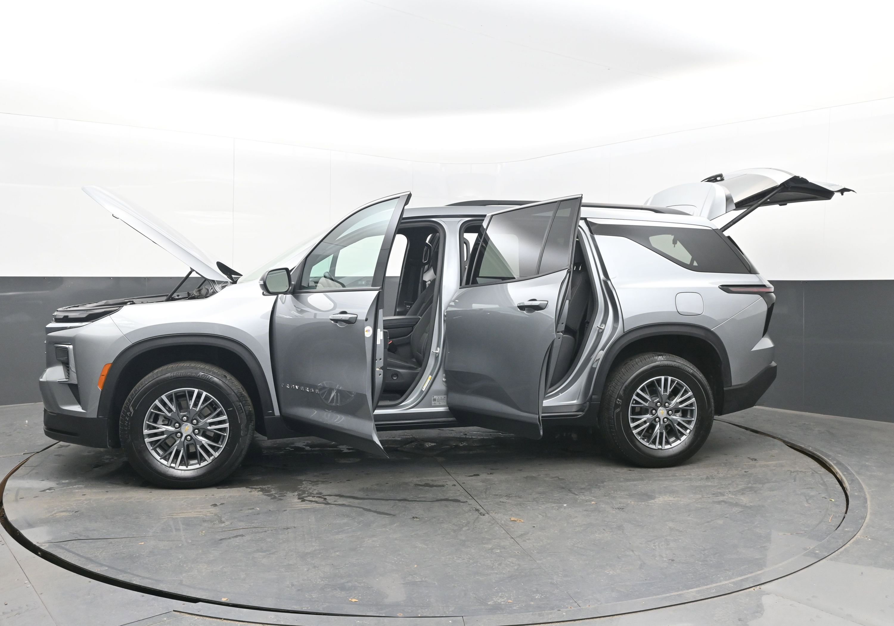 Used 2025 Chevrolet Traverse LT image 39