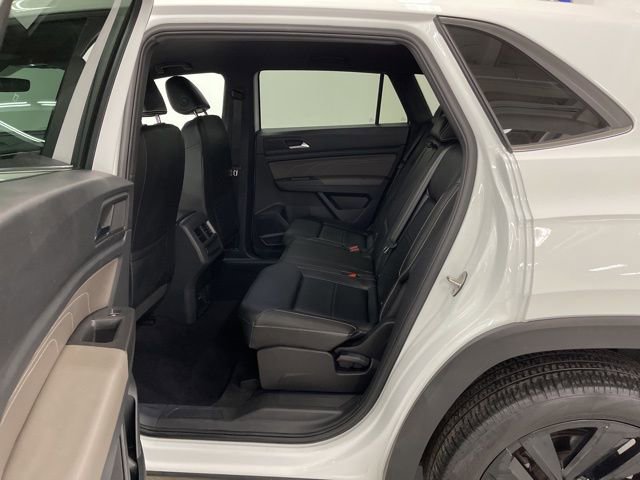 Used 2023 Volkswagen Atlas Cross Sport SE w/ Black Wheel Package image 8