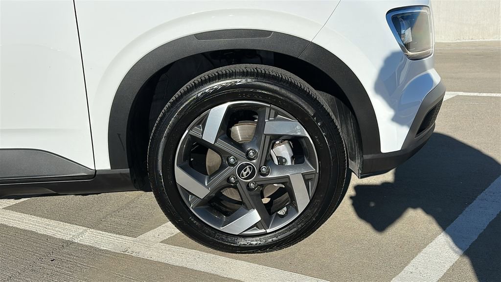 Used 2025 Hyundai Venue SEL image 16
