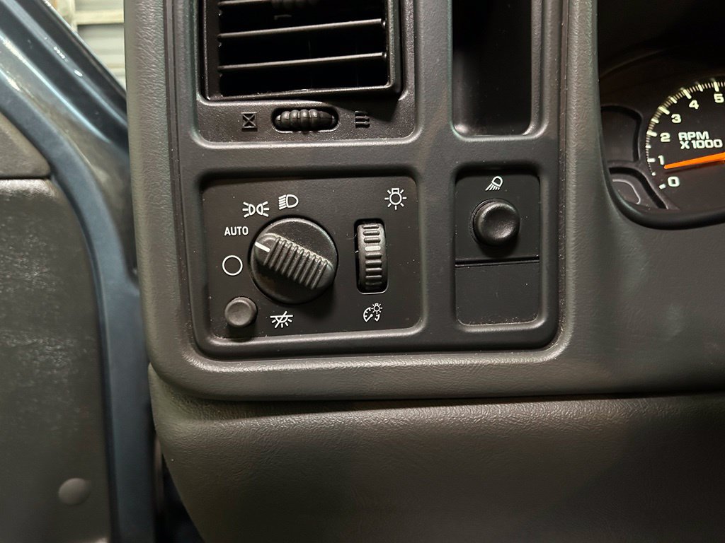 Used 2006 Chevrolet Silverado 1500 LS w/ Chrome Exterior Package AWD/4WD image 15