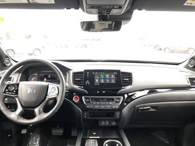 Certified 2025 Honda Passport Black Edition image 19