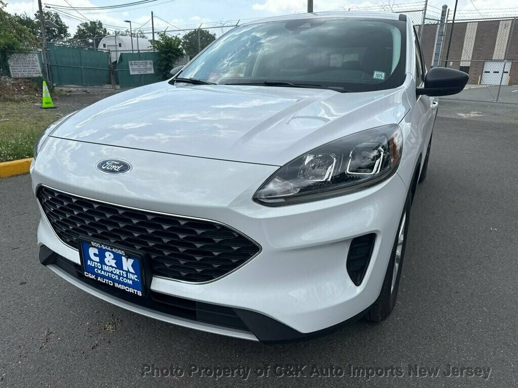 Used 2022 Ford Escape SE AWD/4WD image 1