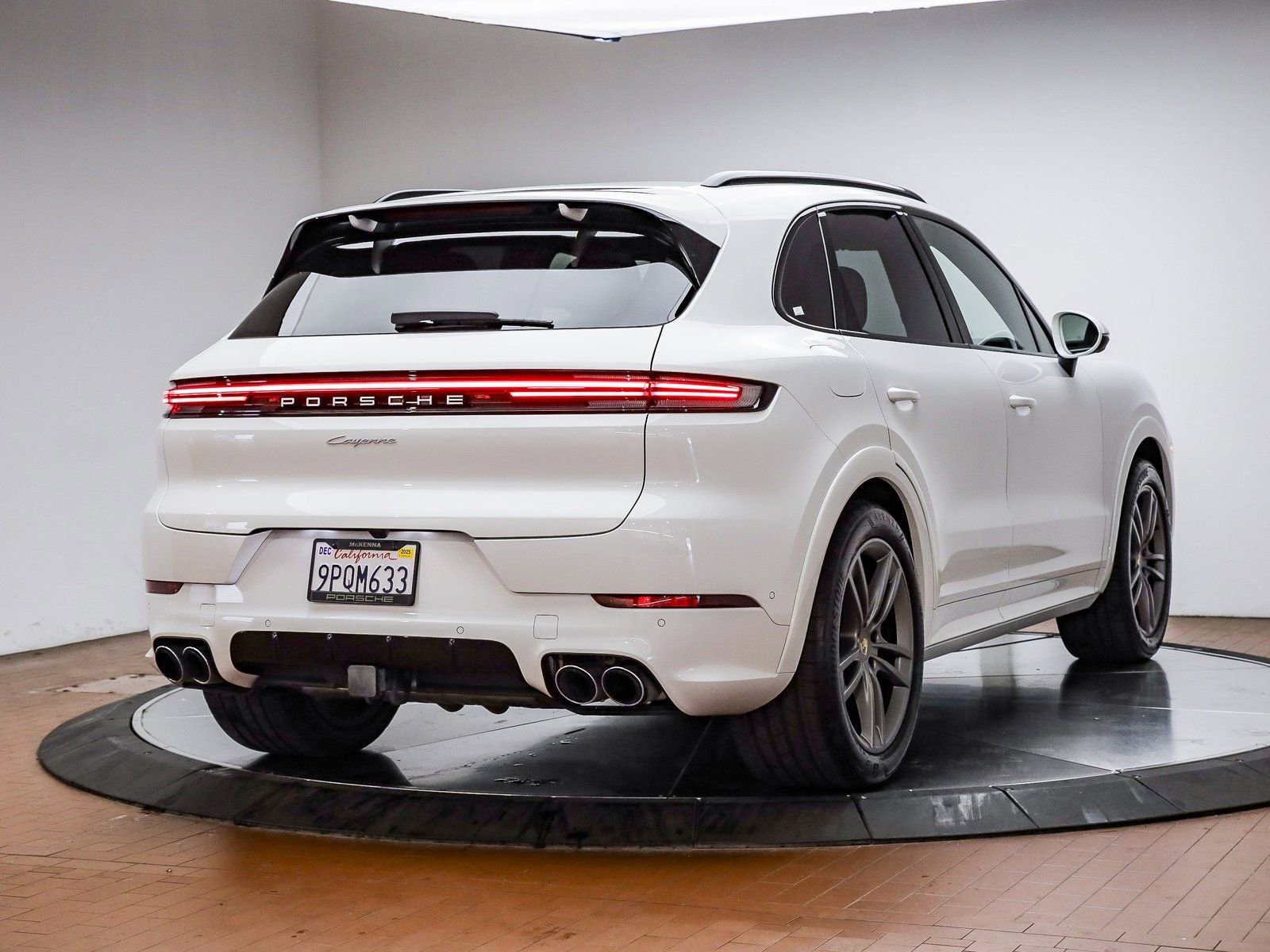 Certified 2025 Porsche Cayenne image 6
