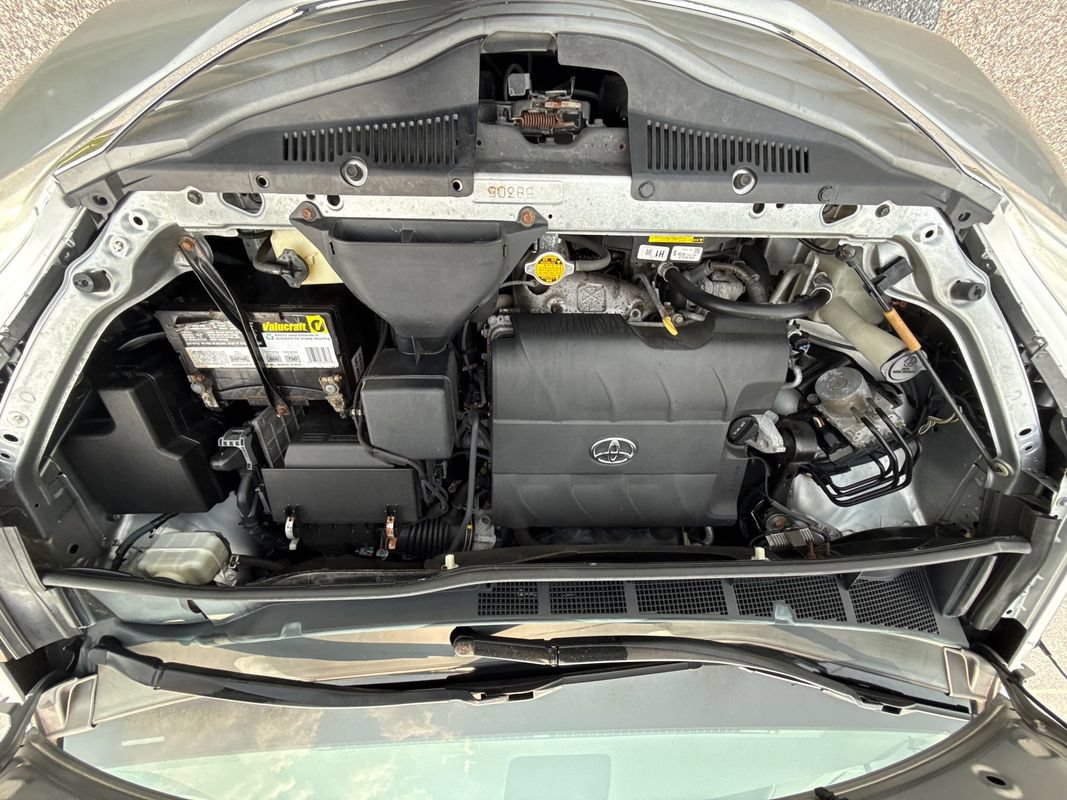 Used 2014 Toyota Sienna XLE AWD/4WD image 31