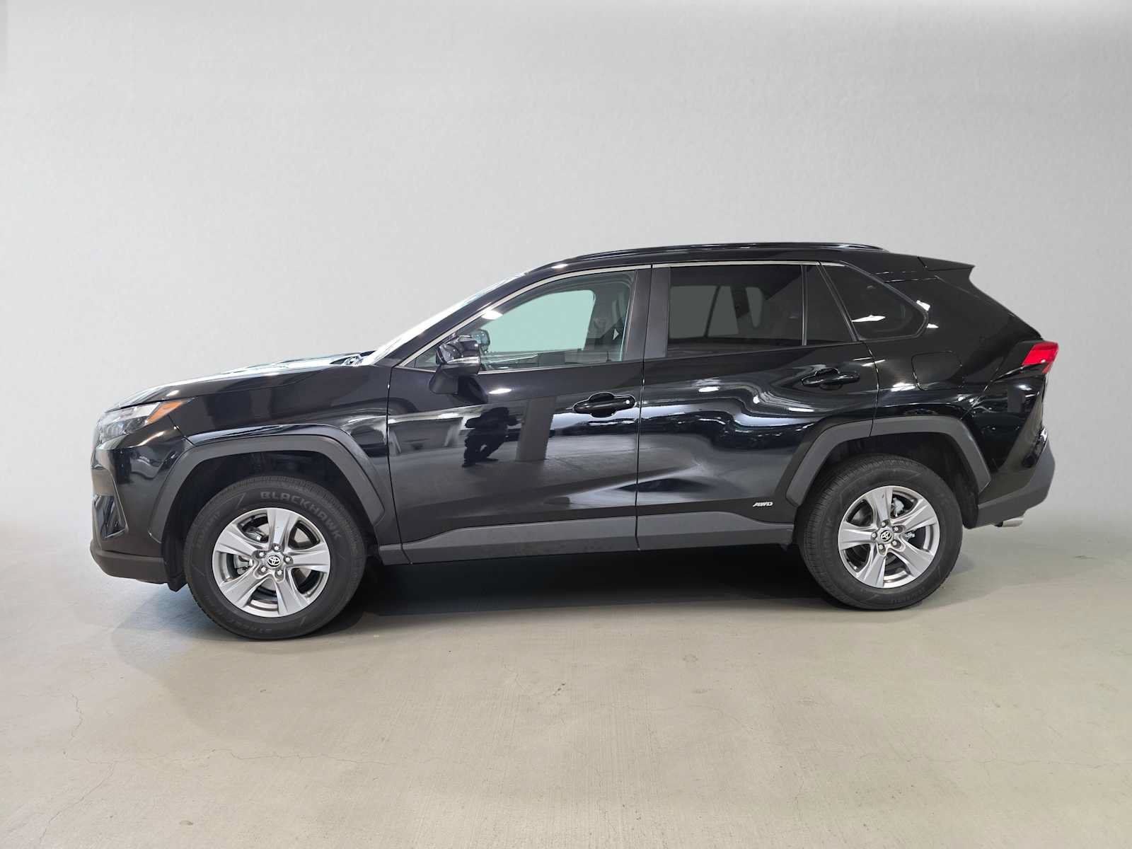 Used 2025 Toyota RAV4 XLE AWD/4WD image 6