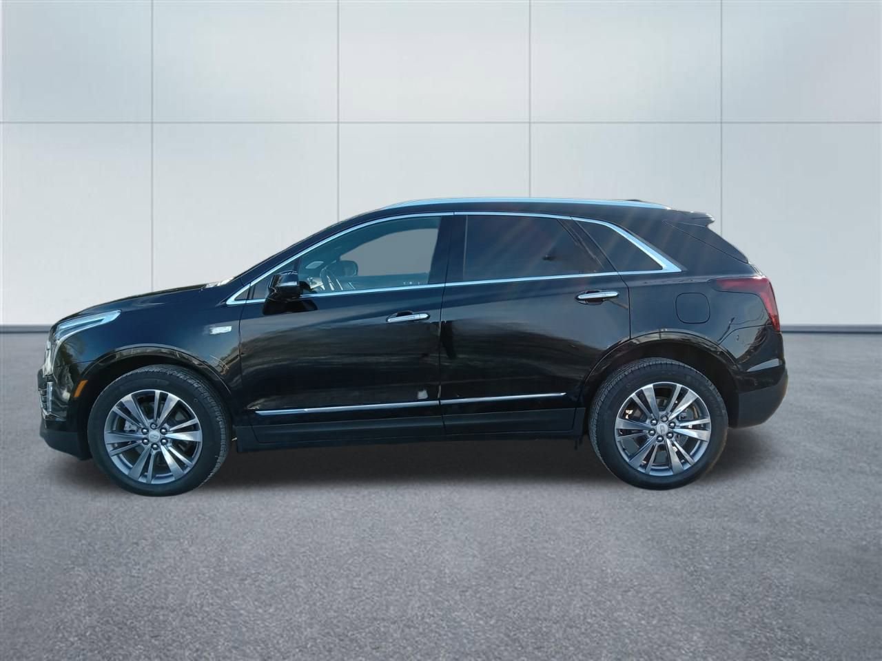 Certified 2025 Cadillac XT5 Premium Luxury w/ Technology Package image 2