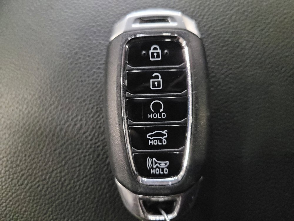 Used 2023 Hyundai Elantra SEL w/ Convenience Package image 32