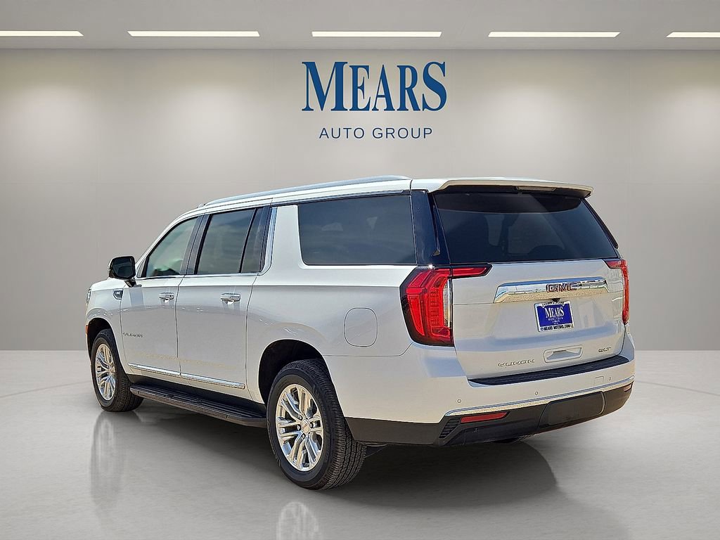 Used 2022 GMC Yukon XL SLT w/ SLT Luxury Package image 3