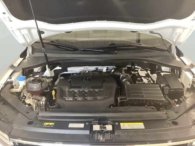 Certified 2024 Volkswagen Tiguan SE R-Line AWD/4WD image 18