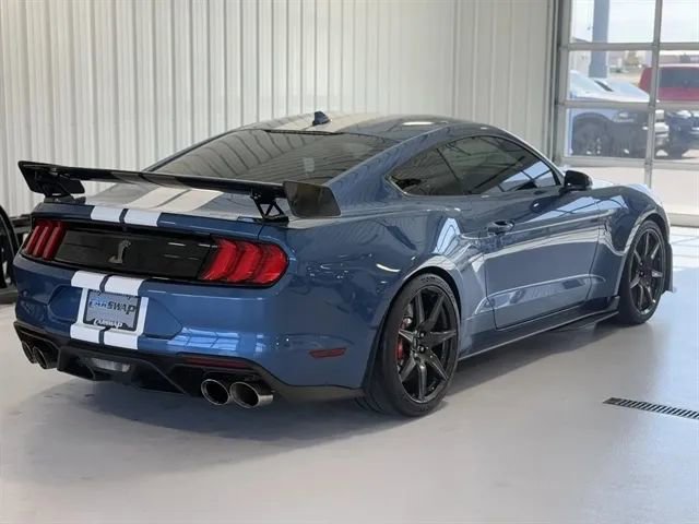 Used 2021 Ford Mustang Shelby GT500 w/ Carbon Fiber Track Pack RWD image 3
