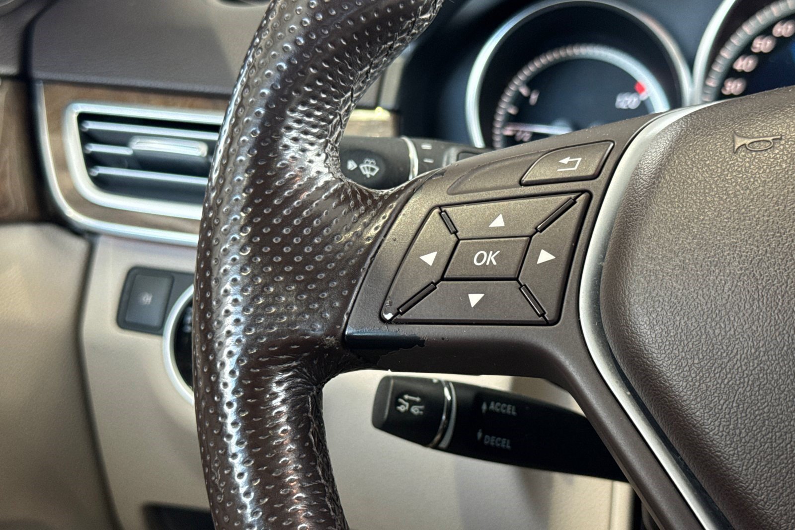 Used 2014 Mercedes-Benz E 350 4MATIC Sedan image 31