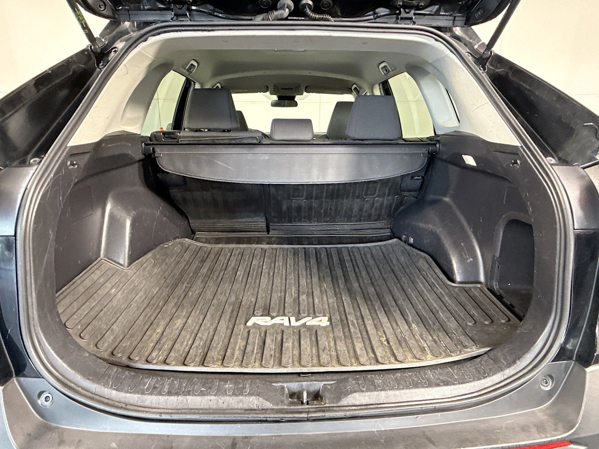 Used 2022 Toyota RAV4 LE image 34