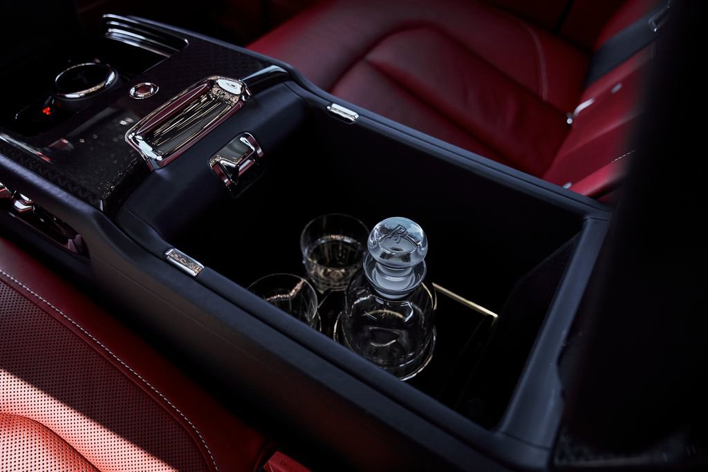 Used 2024 Rolls-Royce Cullinan Black Badge w/ Dark Exterior Package image 56