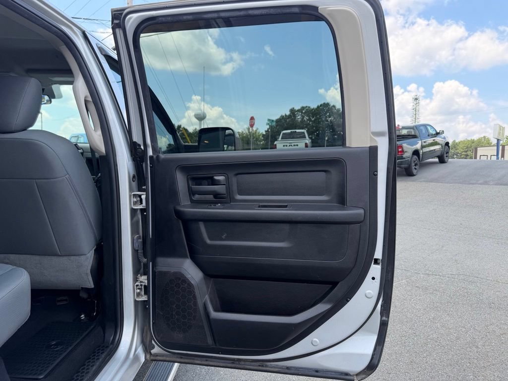 Used 2018 RAM 3500 Tradesman w/ Chrome Appearance Group AWD/4WD image 34