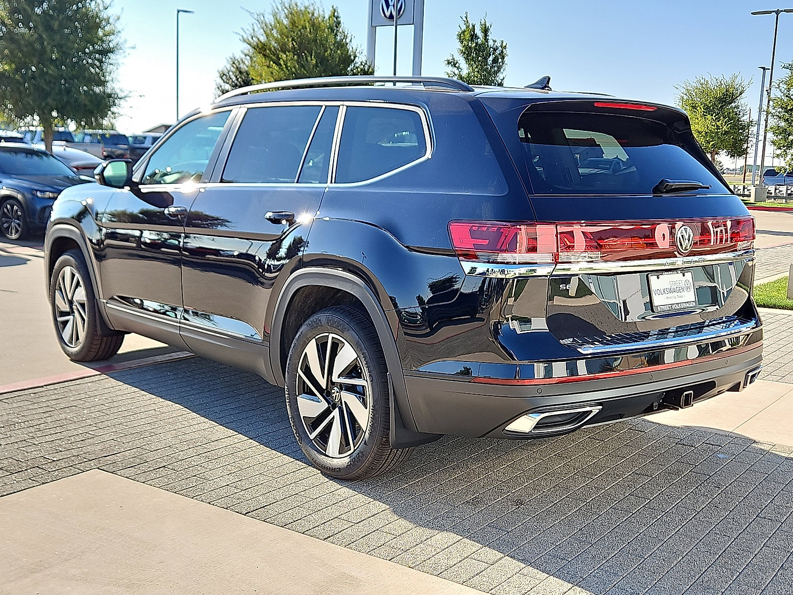 New 2026 Volkswagen Atlas SE image 2