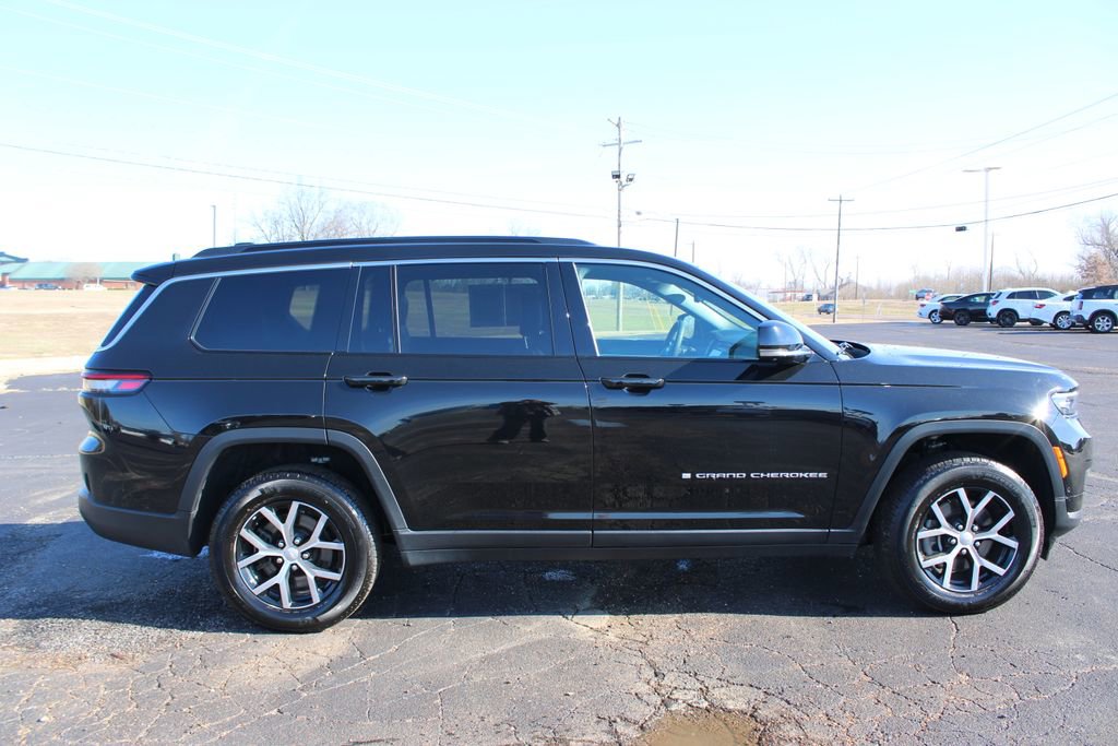 Used 2024 Jeep Grand Cherokee L Limited w/ Luxury Tech Group II image 11