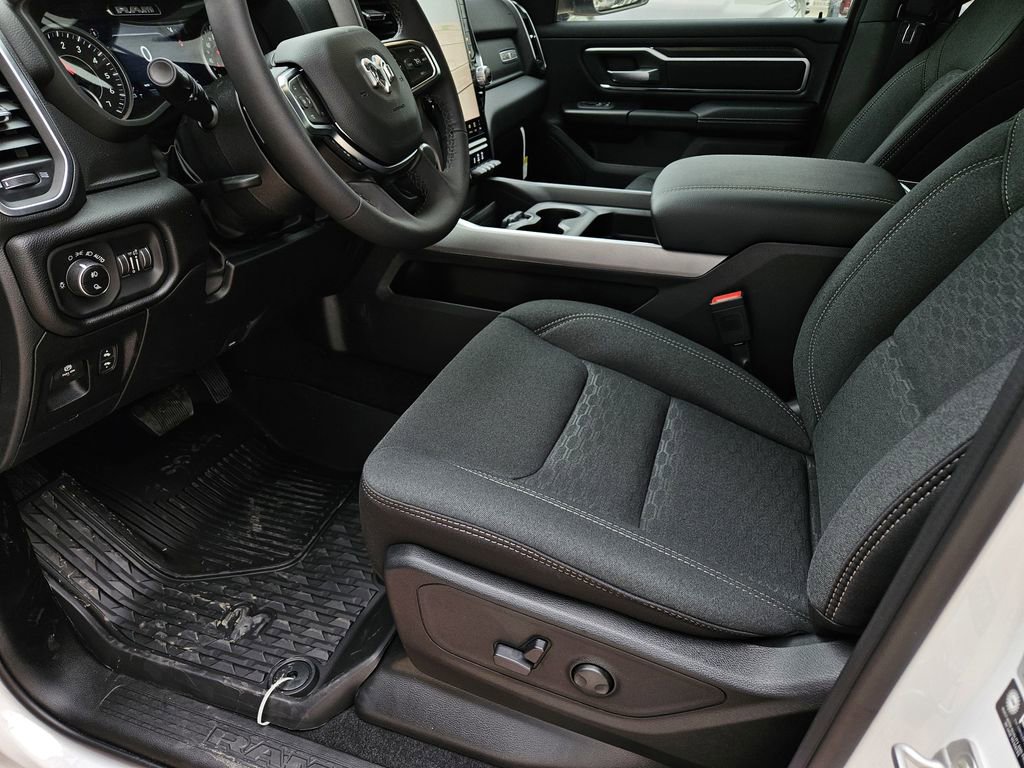 New 2026 RAM 1500 4x4 Crew Cab image 13