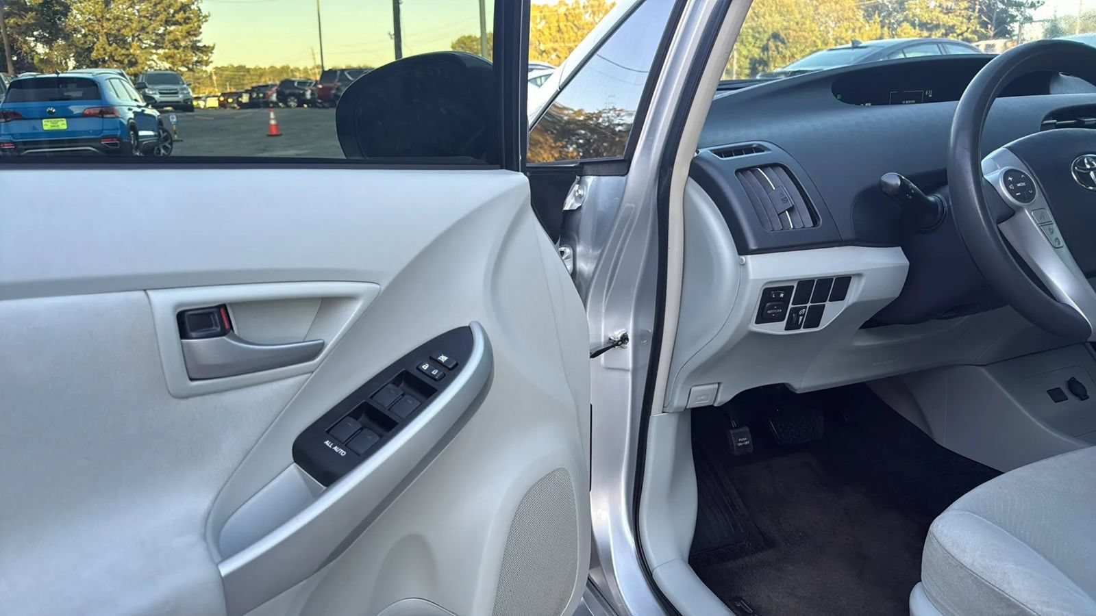 Used 2014 Toyota Prius Three FWD image 9