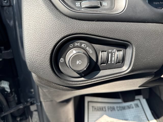Used 2023 Jeep Renegade Limited w/ Sun/Sound Group AWD/4WD image 33