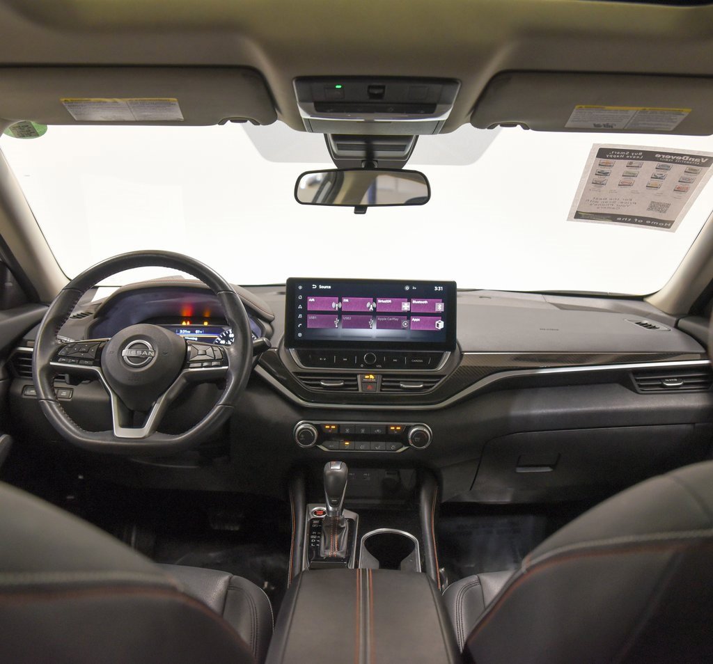 Used 2023 Nissan Altima 2.5 SR w/ SR Premium Package image 4