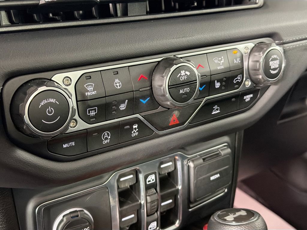 Used 2024 Jeep Wrangler Unlimited Sahara AWD/4WD image 15
