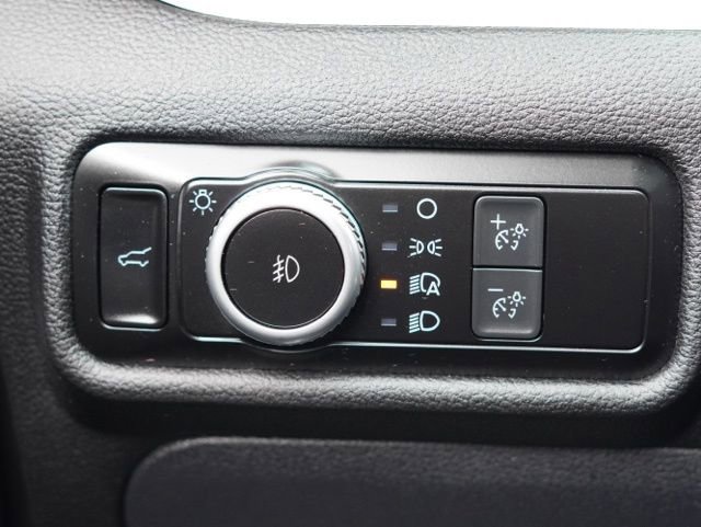 Used 2022 Ford Explorer XLT w/ Equipment Group 202A RWD image 19