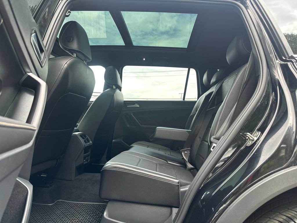 Certified 2022 Volkswagen Tiguan SEL R-Line AWD/4WD image 18