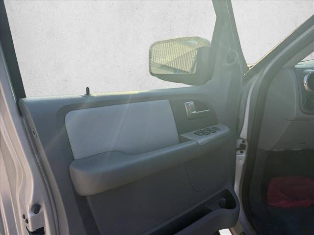 Used 2004 Ford Expedition XLT RWD image 9