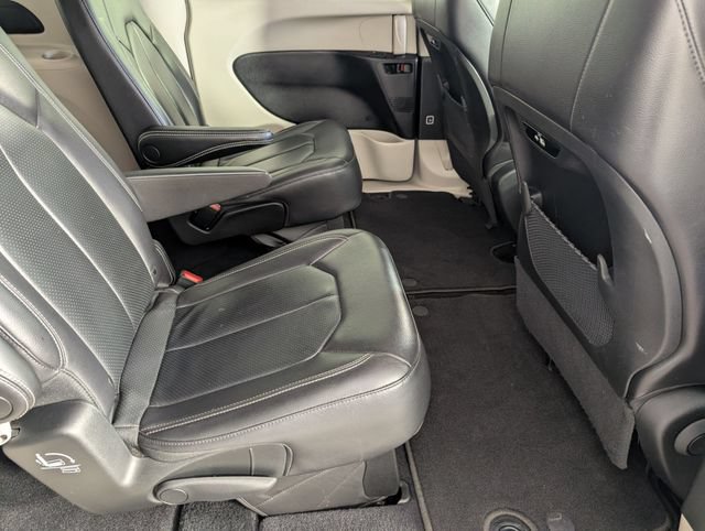 Used 2022 Chrysler Pacifica Touring-L FWD image 30