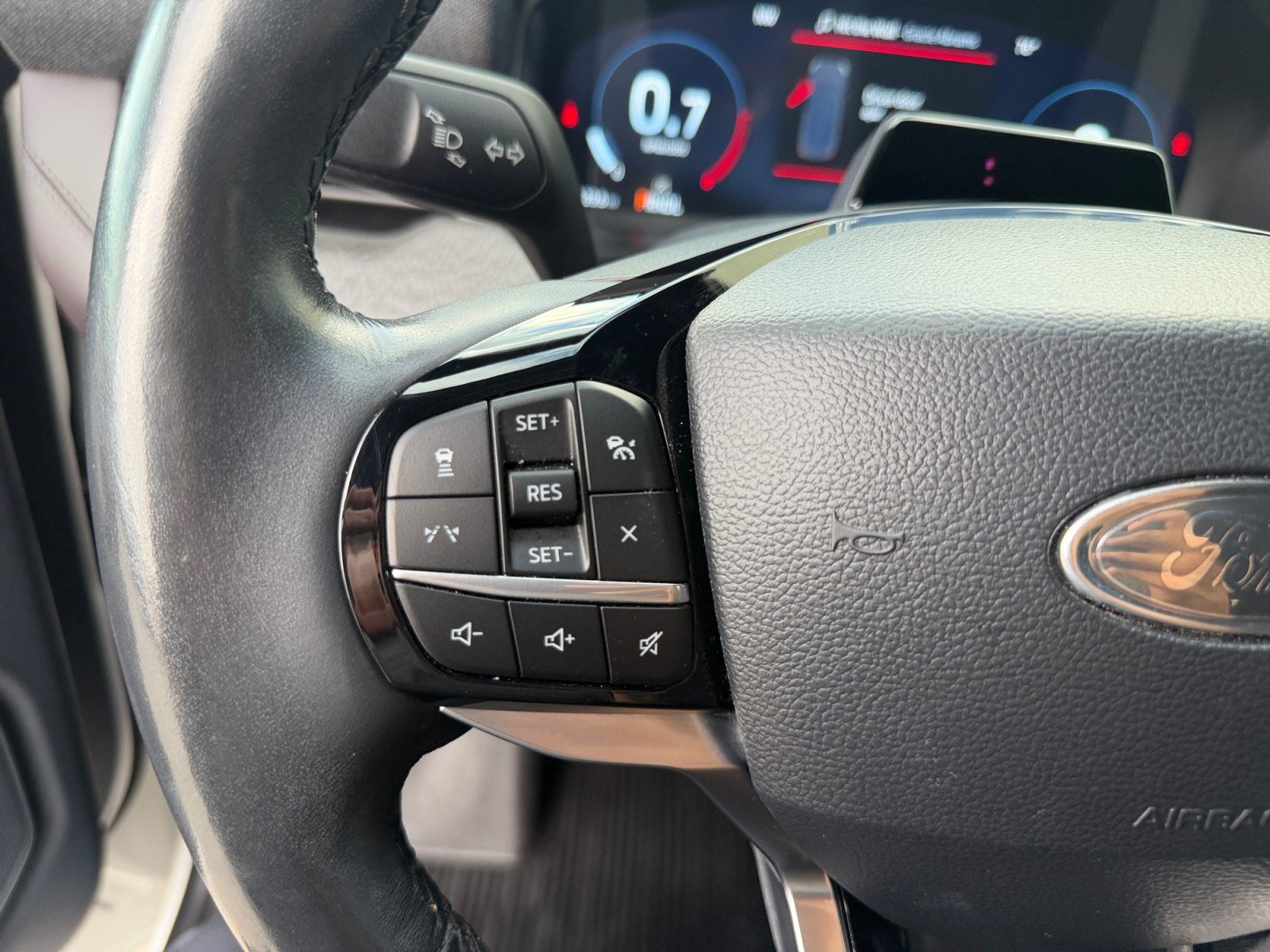 Used 2025 Ford Explorer Platinum RWD image 24
