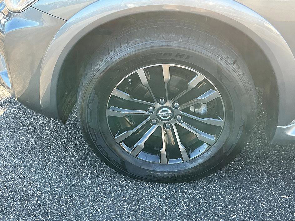 Used 2017 Nissan Armada Platinum w/ Interior Lighting Package image 7