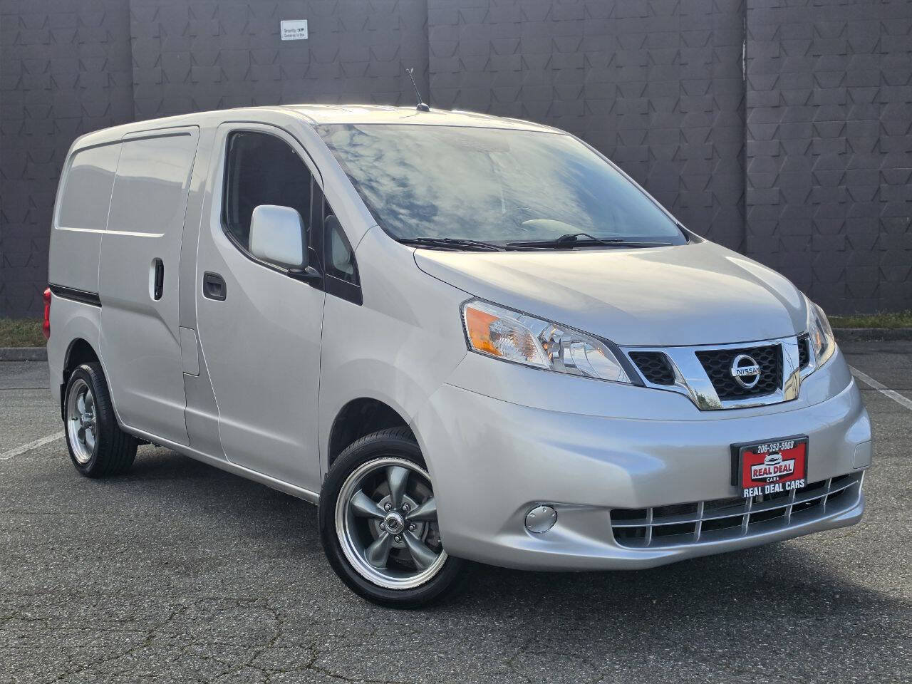 Used 2017 Nissan NV200 SV FWD image 3