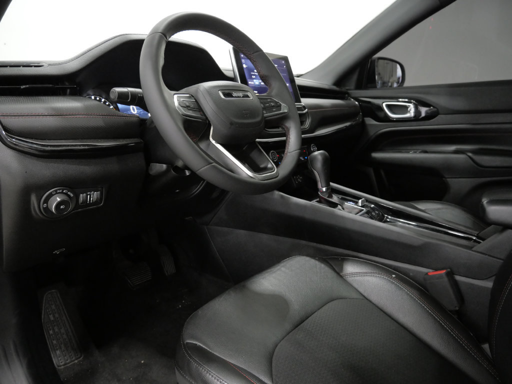 Used 2024 Jeep Compass Trailhawk w/ Sun and Sound Group AWD/4WD image 11