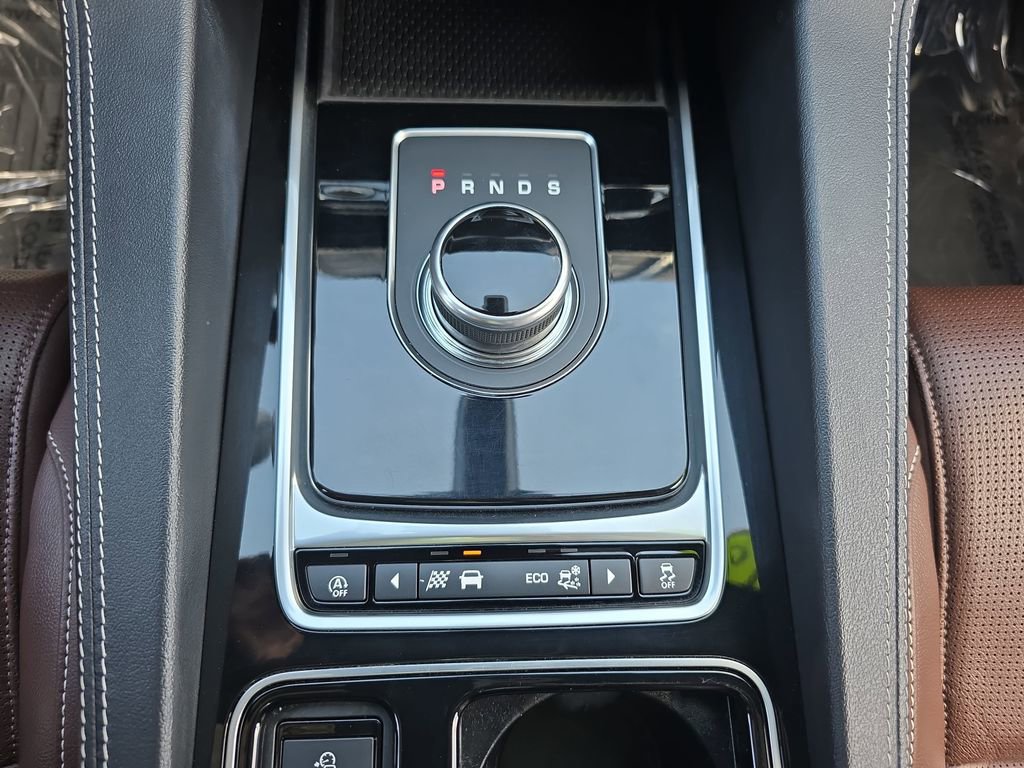 Used 2018 Jaguar F-PACE S image 28