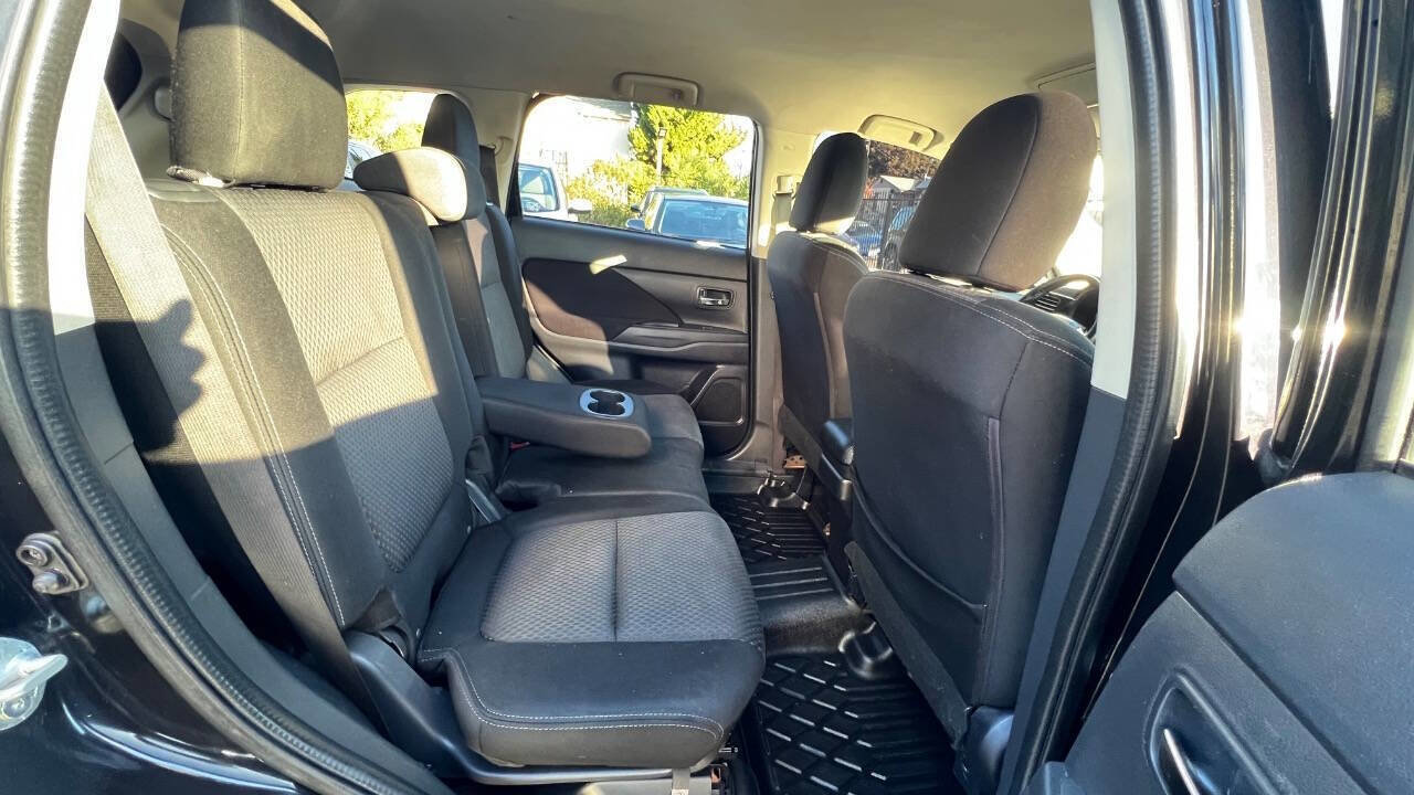 Used 2016 Mitsubishi Outlander SE image 14