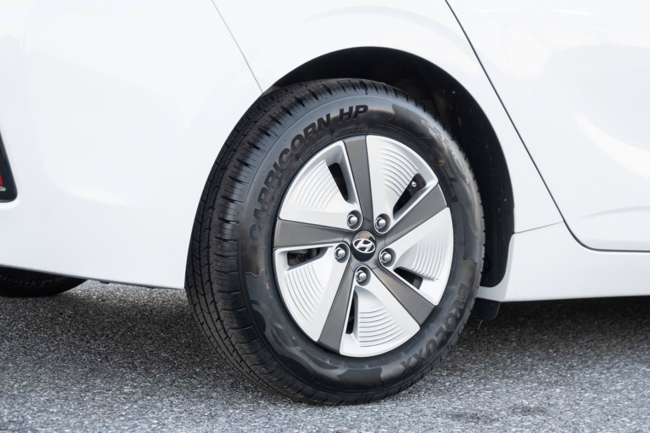 Used 2019 Hyundai Ioniq Blue FWD image 13