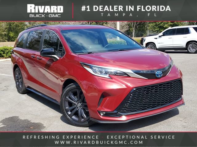 Used 2022 Toyota Sienna XSE image 1