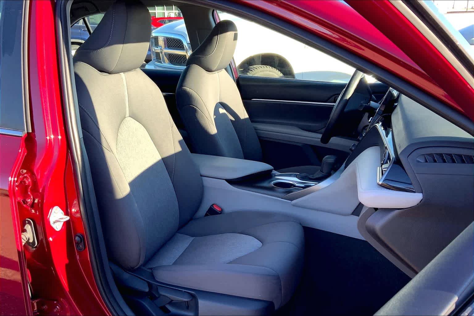Used 2022 Toyota Camry LE FWD image 9