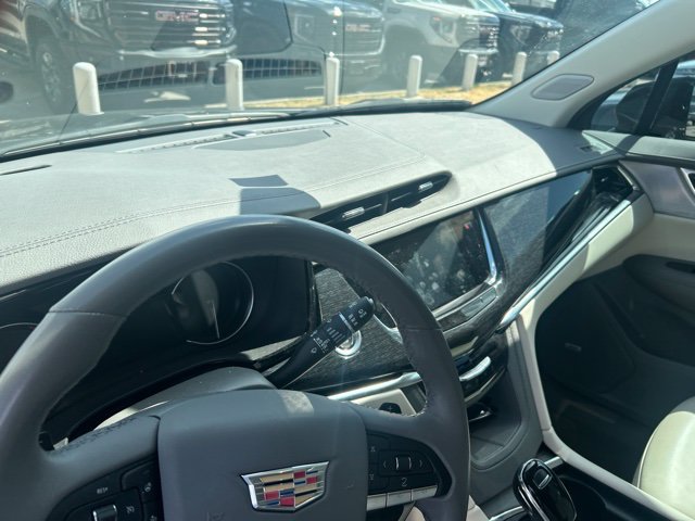 Used 2023 Cadillac XT6 Premium Luxury FWD image 7