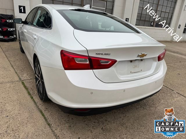 Used 2016 Chevrolet Malibu LT w/ Leather Package FWD image 2