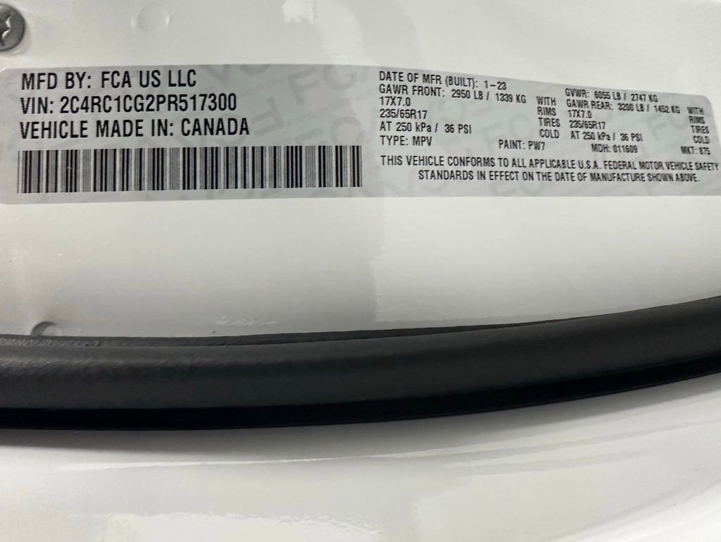 Used 2023 Chrysler Voyager LX image 11