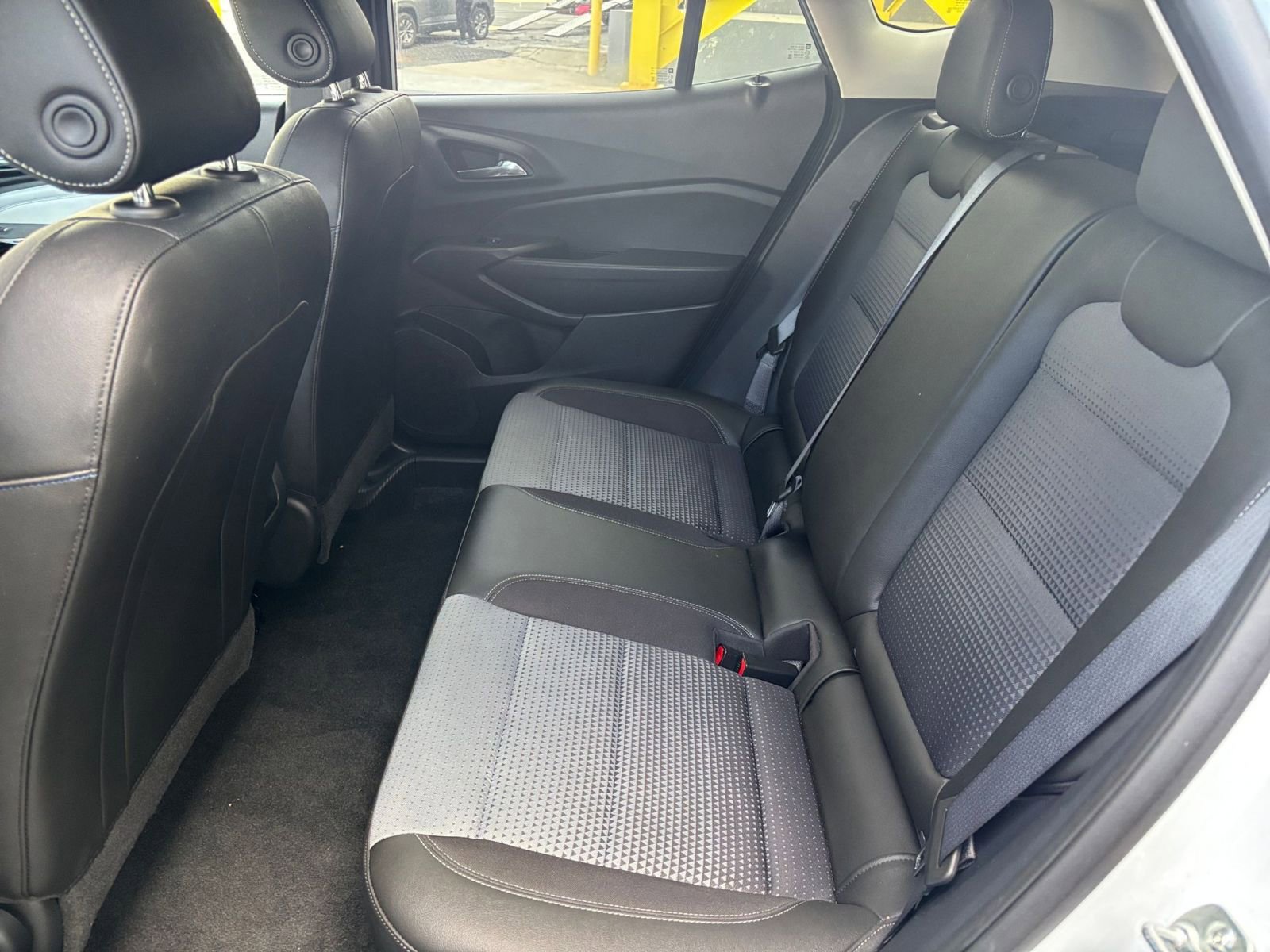 Used 2025 Chevrolet Trax LT w/ LT Convenience Package FWD image 28