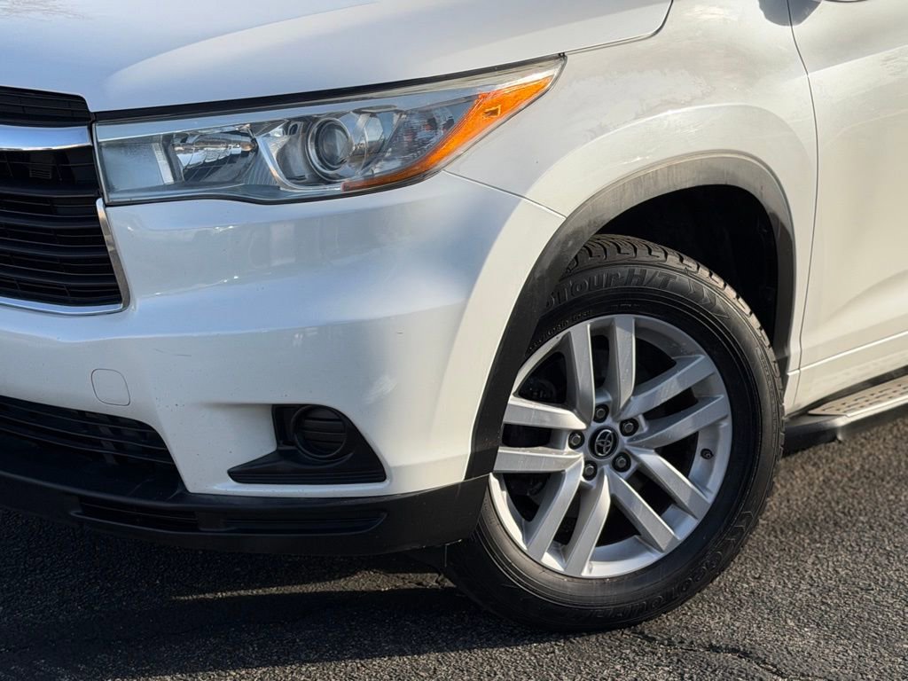 Used 2016 Toyota Highlander LE FWD image 4