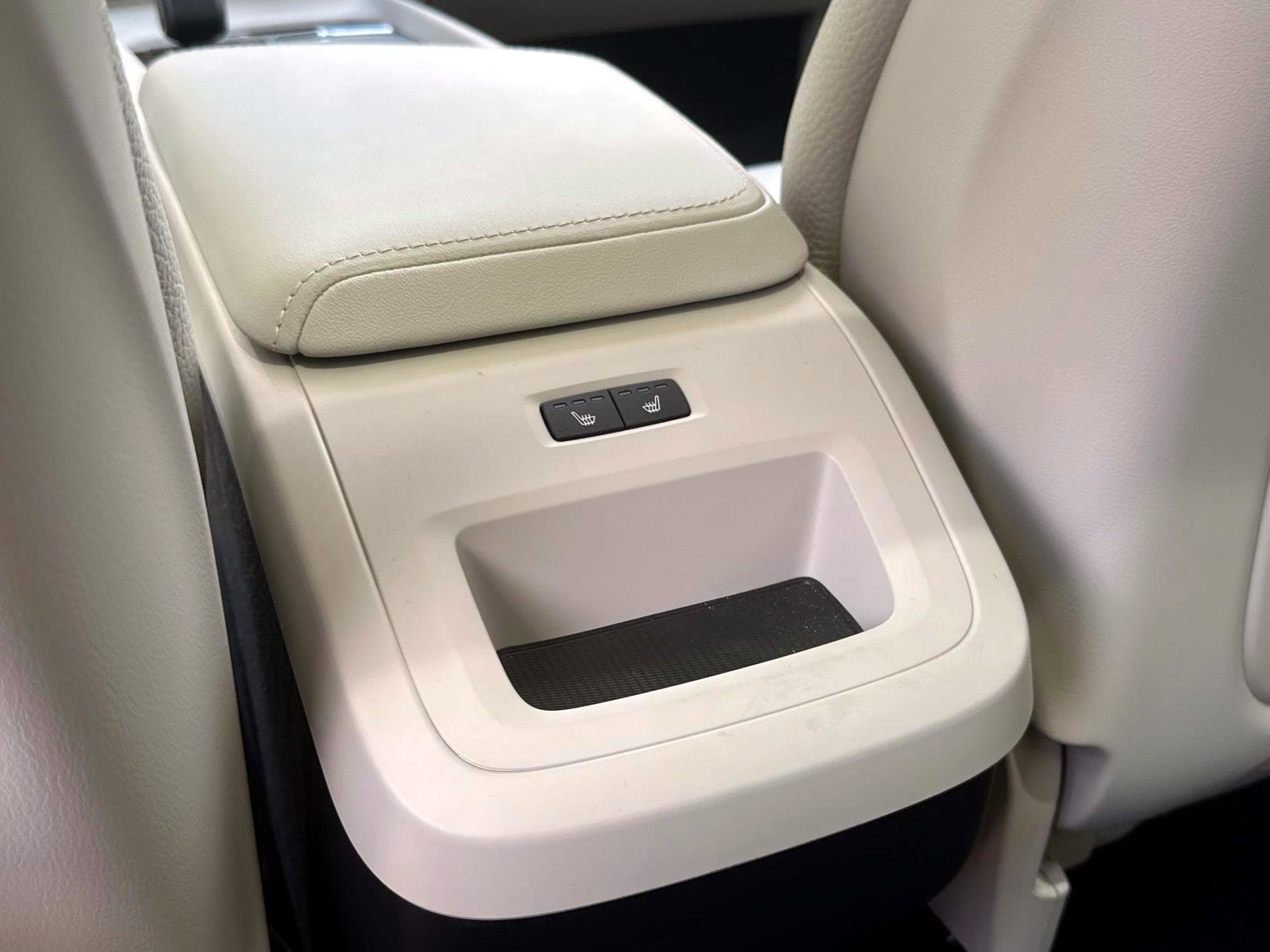 Certified 2024 Volvo XC60 B5 Plus image 15