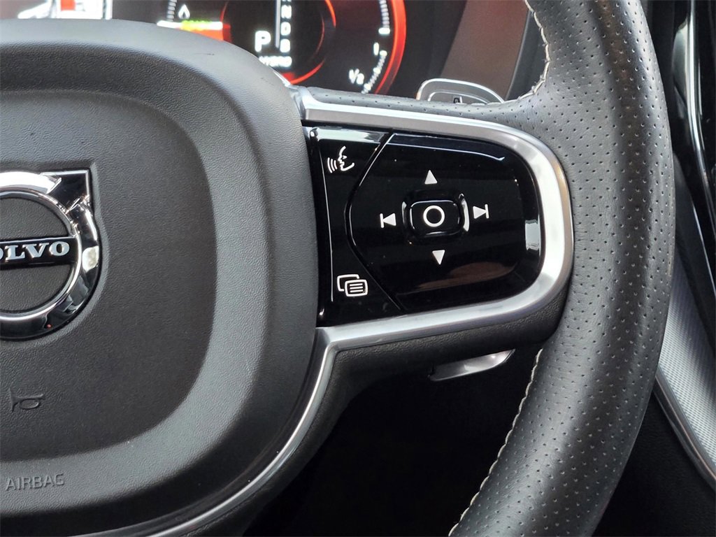 Used 2018 Volvo XC60 T8 R-Design w/ Convenience Package image 16