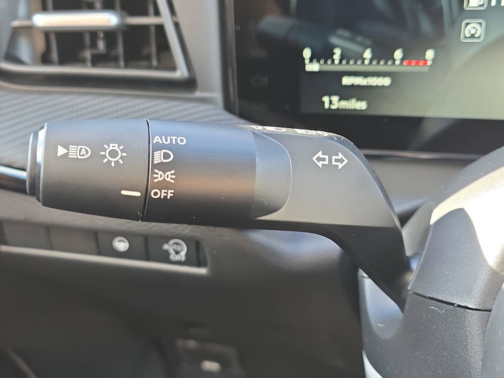New 2026 Nissan Kicks SR FWD image 29