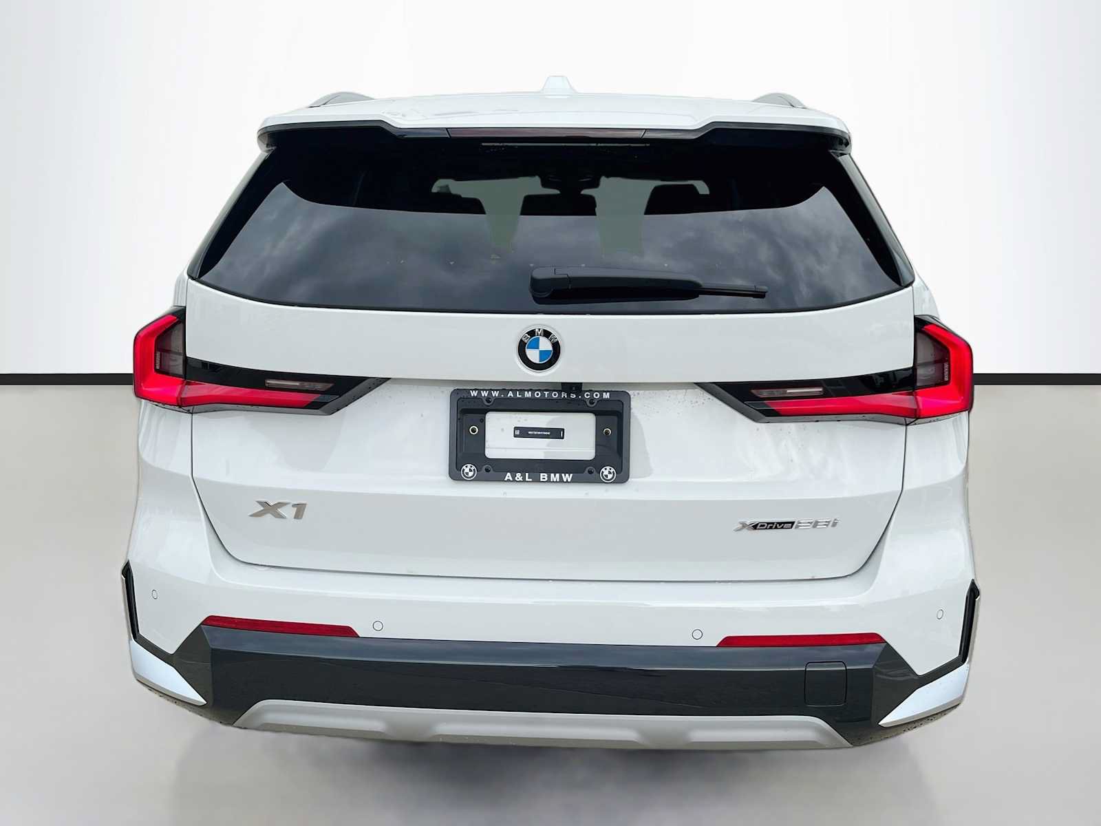 New 2027 BMW X1 xDrive28i AWD/4WD image 4